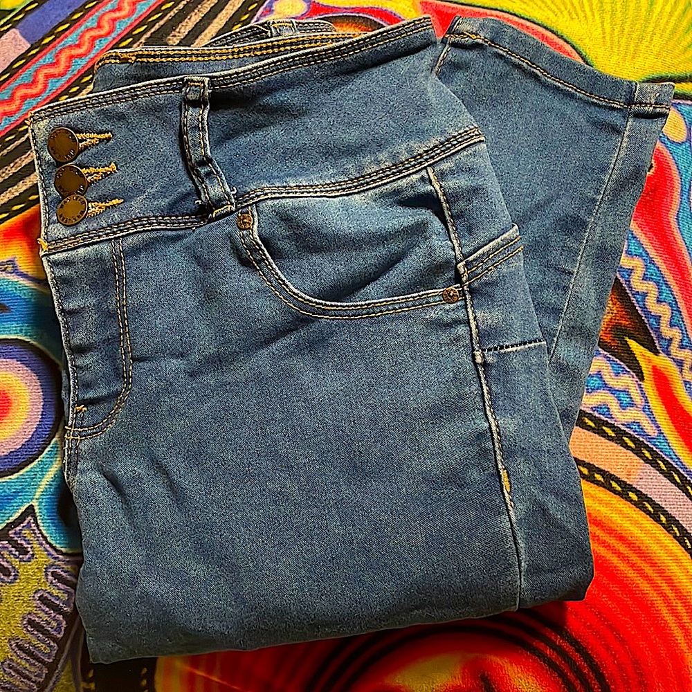 Gently Used! Great condition *Skinny legged blue jeans*